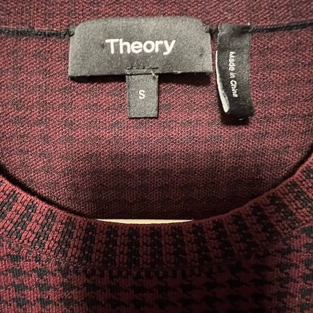 Theory Burgundy Textured Short-Sleeve Fit-and-Flare Dress - Picture 3 of 4
